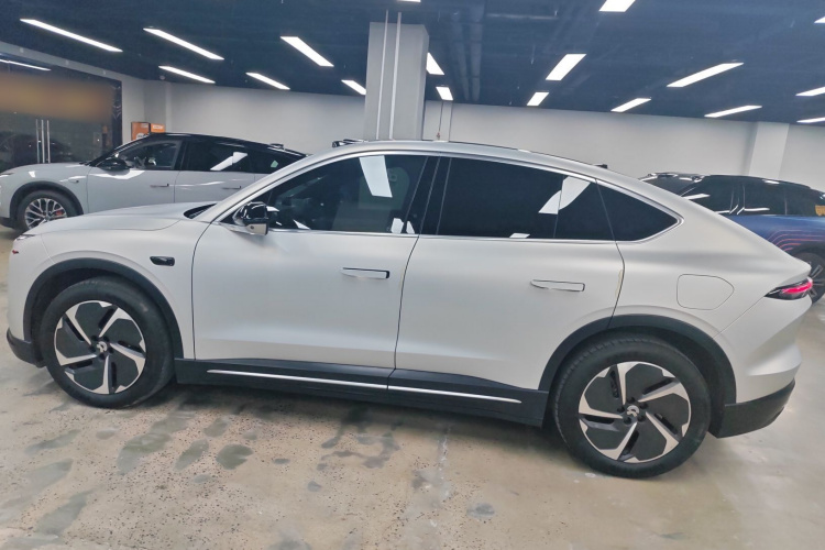 蔚来EC6 2023款 75kWh车身外观4