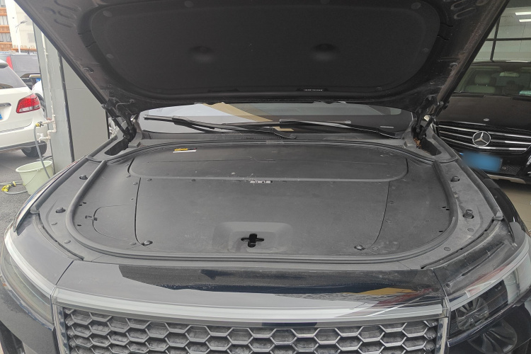 理想汽车 理想ONE 2021款 增程6座版机舱底盘24