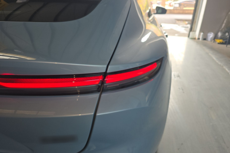 蔚来ET5 2022款 75kWh车身外观9