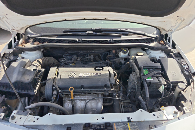 别克 英朗 2014款 XT 1.6L 自动时尚版机舱底盘24