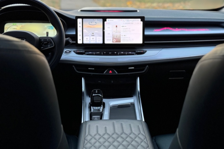 吉利汽车 2023款 嘉际L 1.5TD DCT豪华型中控内饰7010
