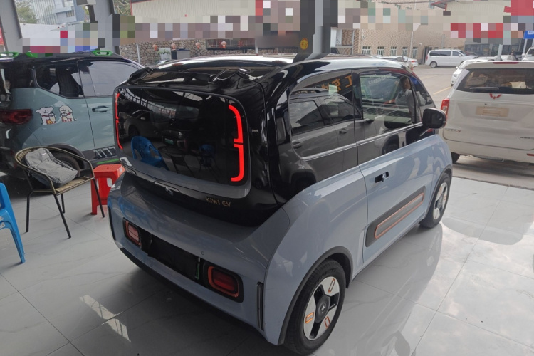 宝骏KiWi EV 2022款 艺术家轻享版 磷酸铁锂车身外观7