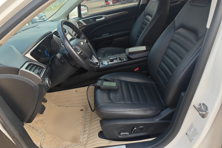 福特 蒙迪欧 2018款 EcoBoost 180 时尚型中控内饰19