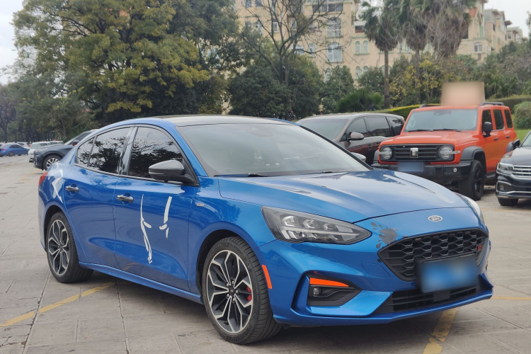福特 福克斯 2021款 三厢 EcoBoost 180 自动ST Line车身外观6001