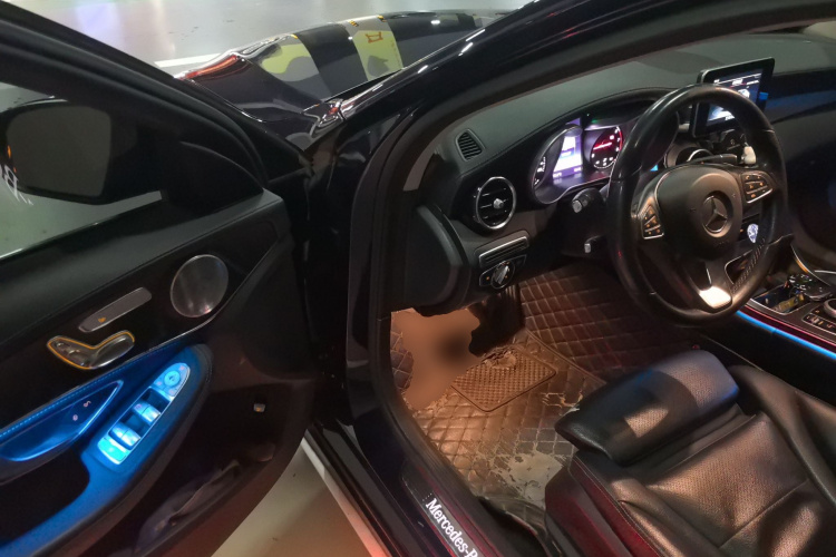 奔驰C级 2017款 改款 C 200 L 运动版中控内饰20