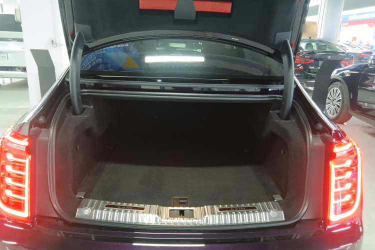 红旗H9 2020款 改款 2.0T 智联旗畅版机舱底盘23