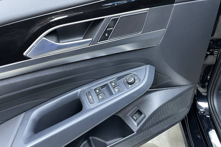 大众 帕萨特 2025款 出众款 380TSI 星空龙腾版中控内饰7007