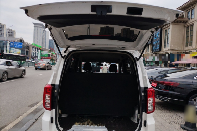 五菱汽车 五菱宏光 2021款 1.5L改款 S基本型 液压助力LAR机舱底盘23