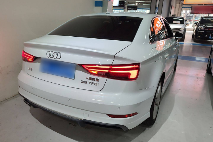 奥迪A3 2018款 30周年年型 Limousine 35 TFSI 时尚型车身外观7