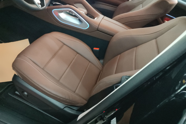 奔驰GLE 2025款 改款 GLE 350 4MATIC 动感型中控内饰19