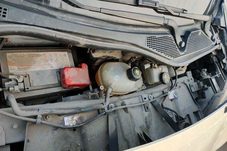 smart forfour 2016款 1.0L 52千瓦灵动版机舱底盘24