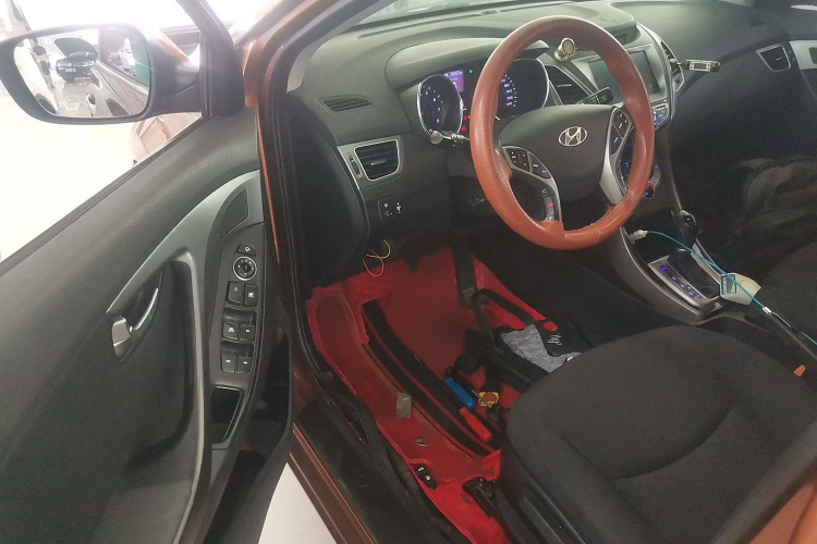 现代 朗动 2015款 1.6L 自动领先型中控内饰7003