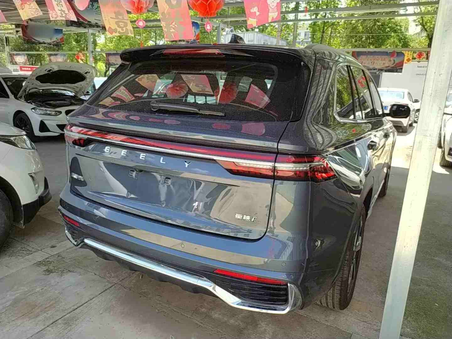 星越L右后45度外观展示