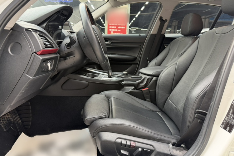 宝马1系(进口) 2013款 改款 118i 运动型中控内饰7002