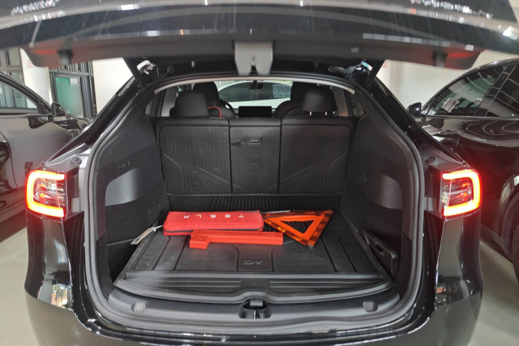 特斯拉 Model Y 2022款 改款 后轮驱动版机舱底盘23