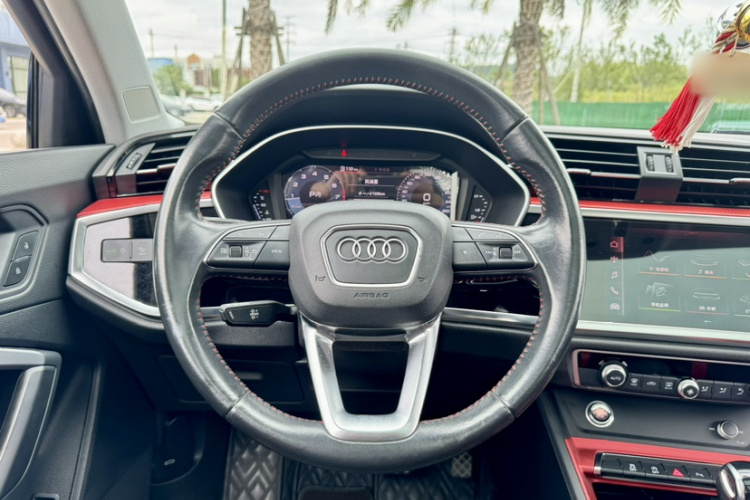 奥迪Q3 2019款 35 TFSI 进取动感型中控内饰7015