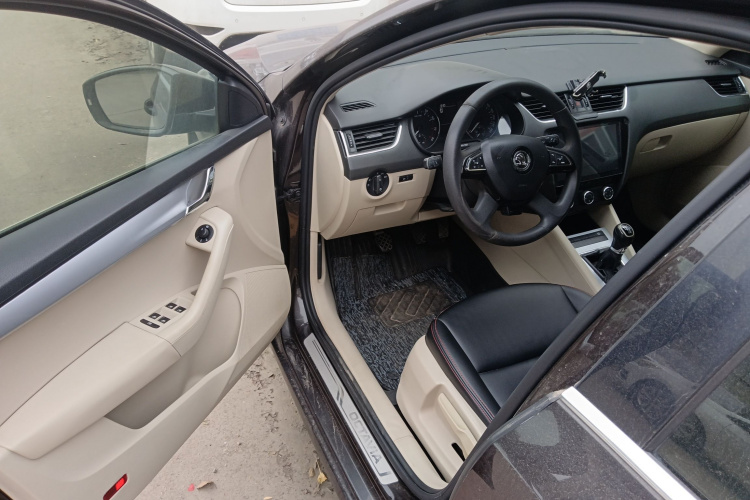 斯柯达 明锐 2015款 1.6L 手动逸杰版中控内饰20