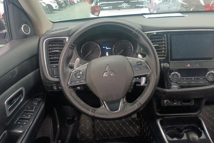 三菱 欧蓝德 2018款 2.4L 四驱精英版 5座中控内饰13