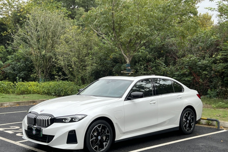 宝马i3 2024款 eDrive 40 L 曜夜套装车身外观6001