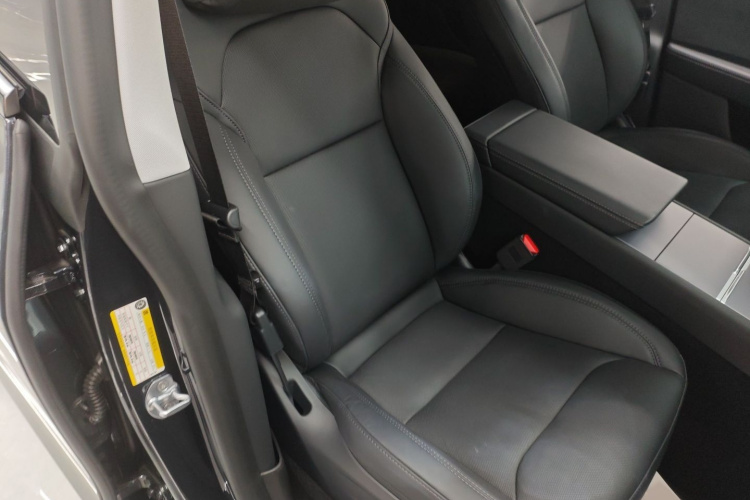 特斯拉 Model Y 2025款 长续航全轮驱动 首发版局部细节41