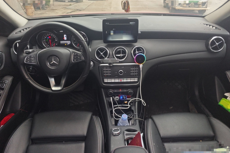奔驰GLA 2018款 GLA 220 4MATIC 运动型中控内饰12