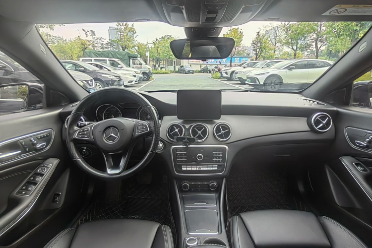 奔驰CLA 2019款 CLA 200 时尚型中控内饰7005