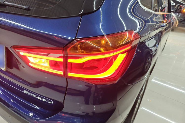 宝马X1 2019款 sDrive20Li 领先型车身外观6006