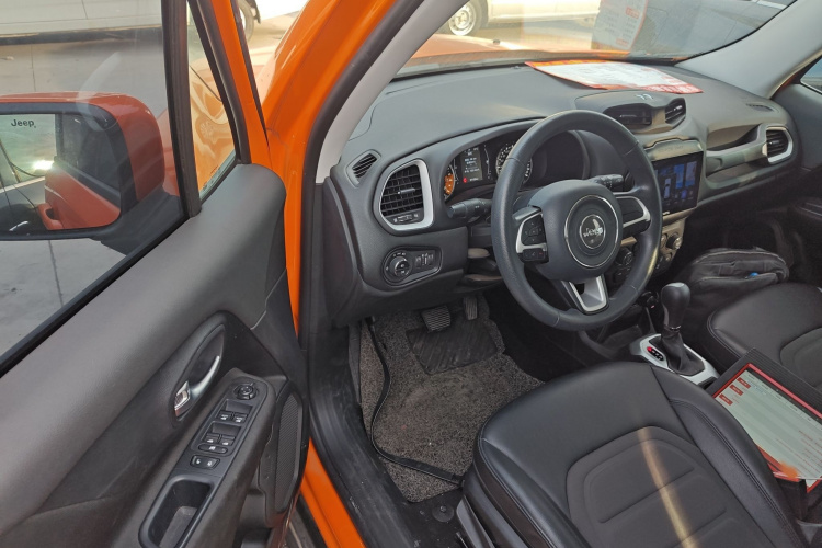 Jeep 自由侠 2019款 220T 自动领先版中控内饰7003