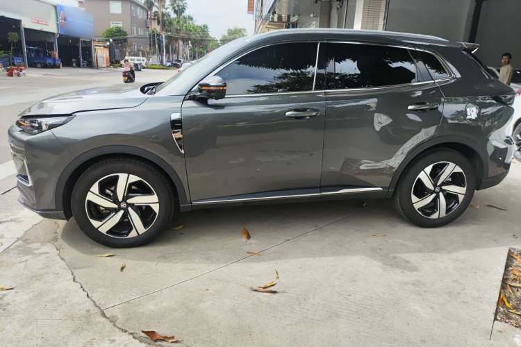 长安CS55PLUS 2024款 第三代 1.5T DCT卓越型车身外观4