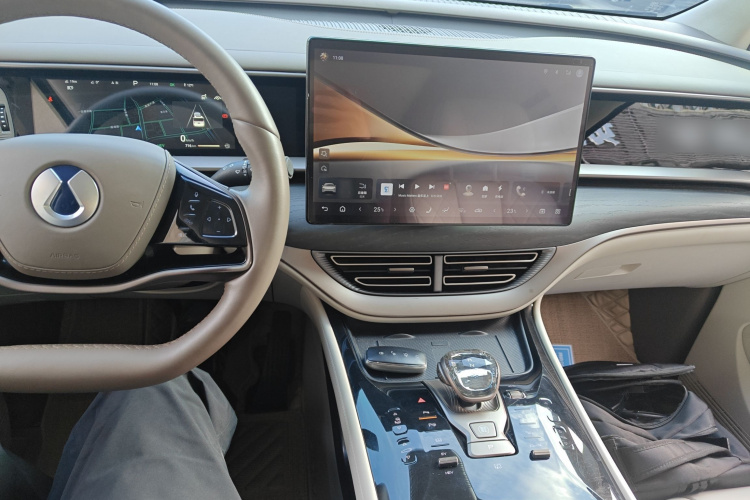 腾势D9 2022款 DM-i 970 四驱旗舰型中控内饰7002