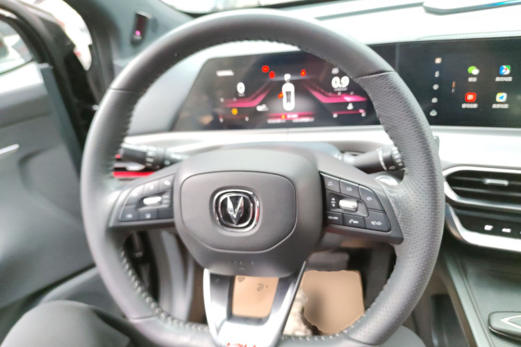 长安UNI-T 2020款 1.5T 尊贵型中控内饰13