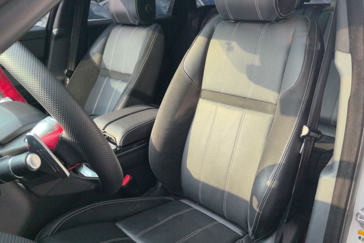 路虎 揽胜星脉 2018款 P380 R-DYNAMIC SE局部细节19