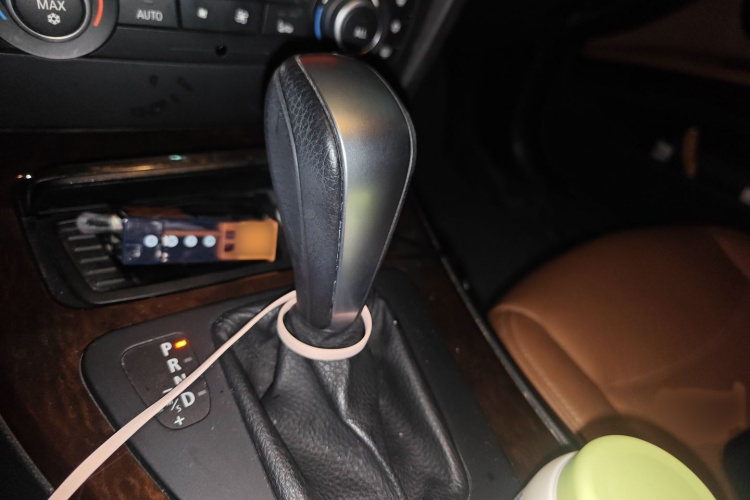 宝马3系 2011款 320i 时尚型局部细节18