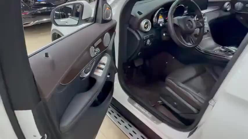 奔驰GLC 2019款 改款 GLC 300 L 4MATIC 动感型实拍1