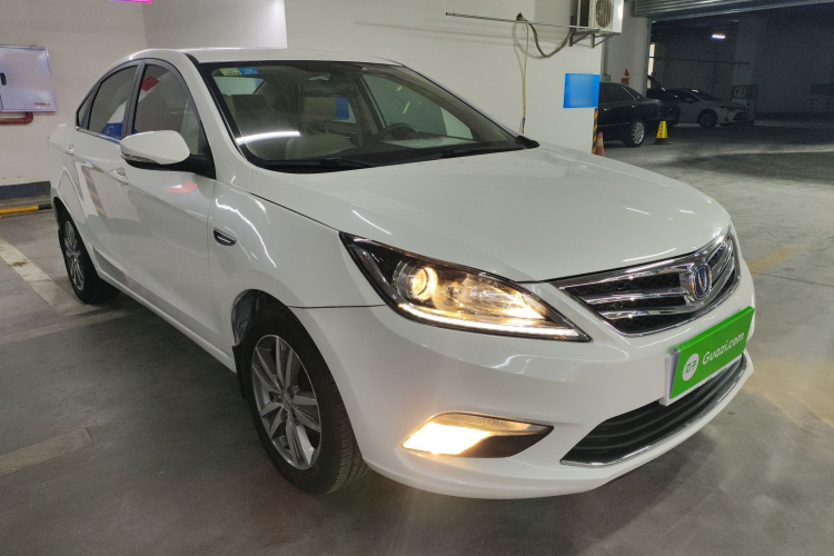 长安 逸动 2016款 1.6L 自动风尚型车身外观3