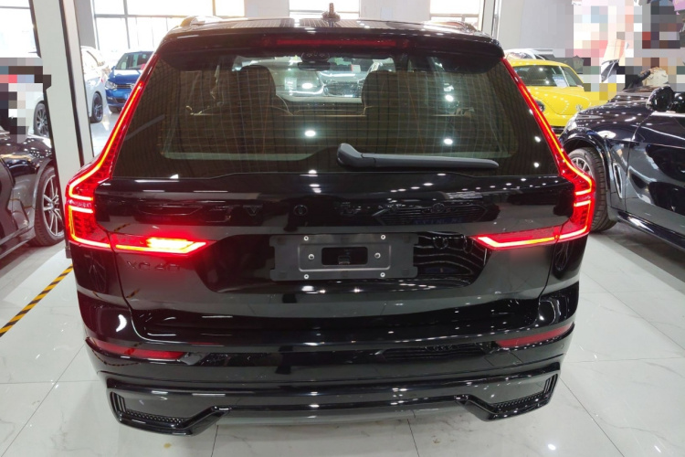 沃尔沃XC60 2025款 B5 四驱智远极夜黑版车身外观6