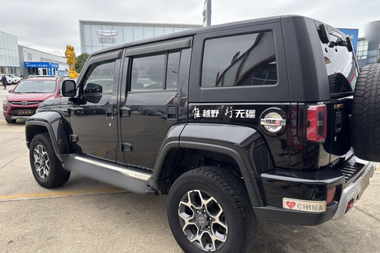 北京BJ40 2018款 PLUS 2.3T 自动四驱尊享版 国V车身外观6001