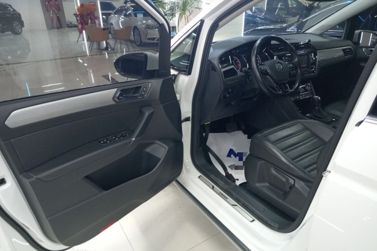 大众 2018款 途安L 280TSI DSG拓界版 7座 国VI中控内饰7003
