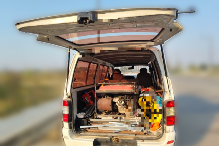 金杯 海狮 2014款 2.0L第五代快运王商务型4G21B中控内饰23