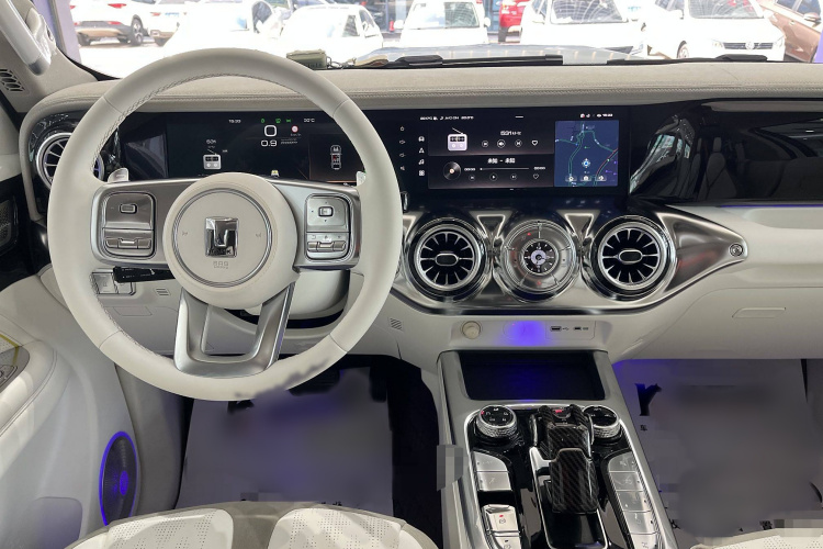 超境汽车 共创坦克300 2021款 2.0T 赛博坦克中控内饰7001