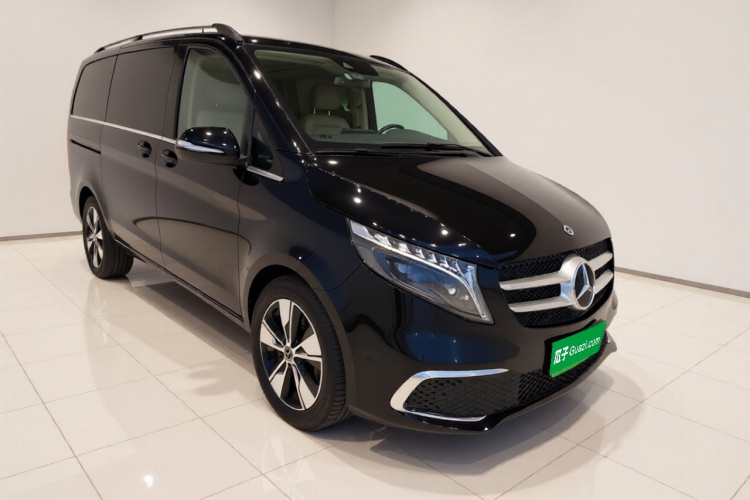 奔驰V级 2022款 V 260 领航版车身外观3