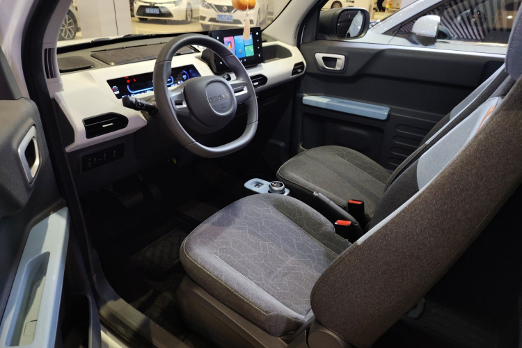 吉利银河 2024款 熊猫mini 200km 耐力熊中控内饰19