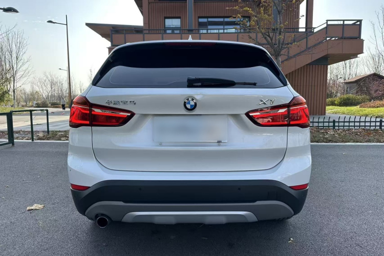 宝马X1 2018款 sDrive18Li 尊享型车身外观6003