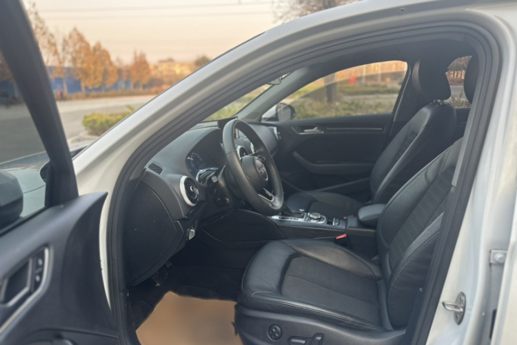 奥迪A3 2020款 Limousine 35 TFSI 时尚型 国VI中控内饰7003