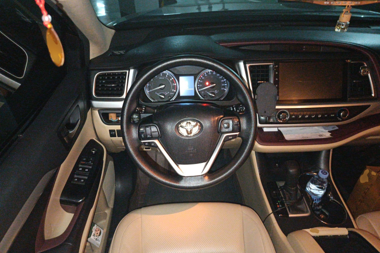 丰田 汉兰达 2015款 2.0T 两驱精英版 7座中控内饰13