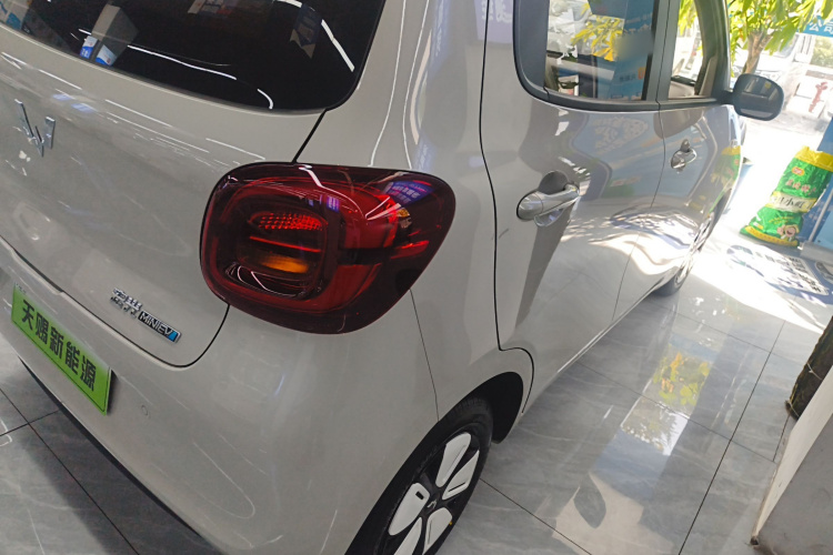 五菱汽车 宏光MINIEV 2025款 四门版 臻享款车身外观9