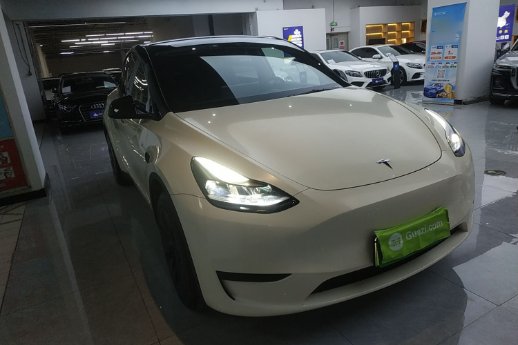 特斯拉 Model Y 2023款 后轮驱动版车身外观3