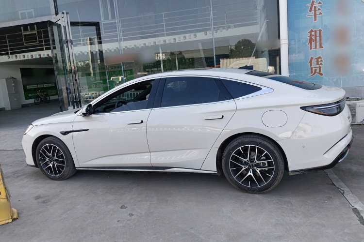 比亚迪 海豹07 DM-i 2025款 智驾版 DM-i 1.5L 125km 尊贵型车身外观4