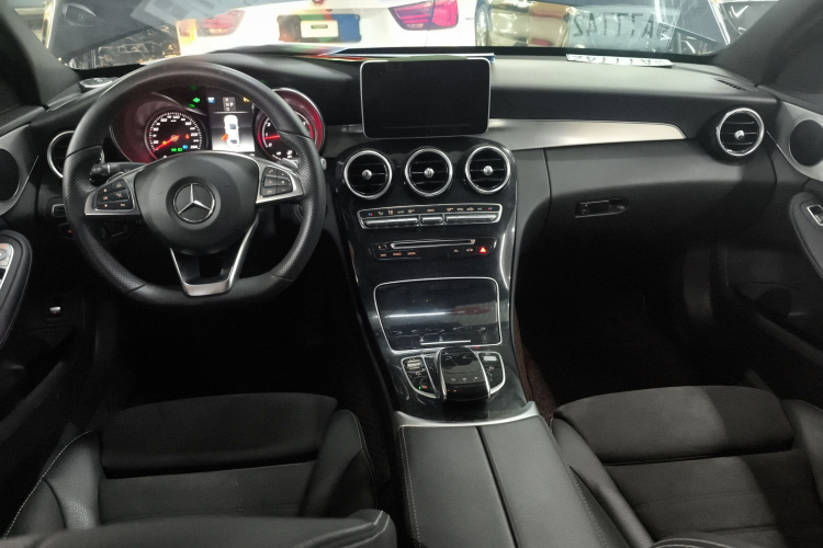 奔驰C级 2018款 C 200 运动版中控内饰7002