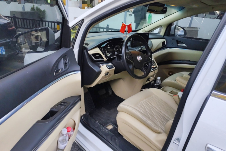 别克GL8 2023款 改款 陆上公务舱 豪华型中控内饰20